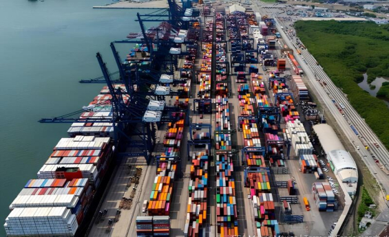 Drewry reporta caída del 7% en tarifas de contenedores en la primera semana de febrero