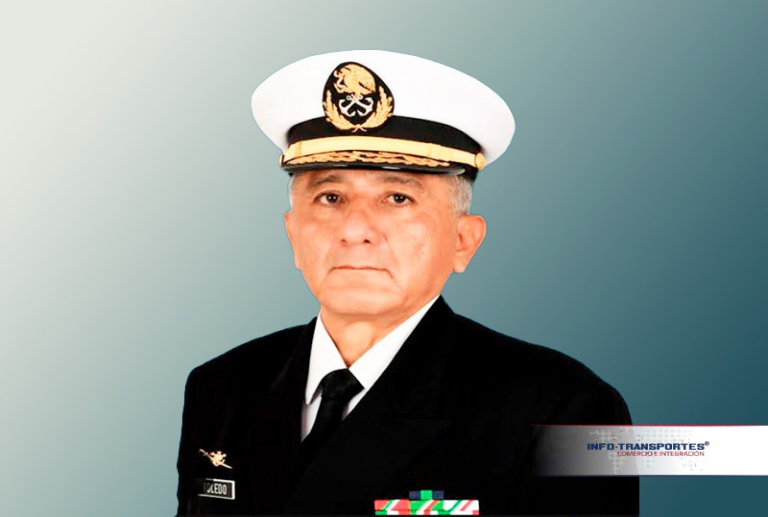 En ceremonia, Raymundo Morales da el poder marítimo-portuario a Toledo Guzmán