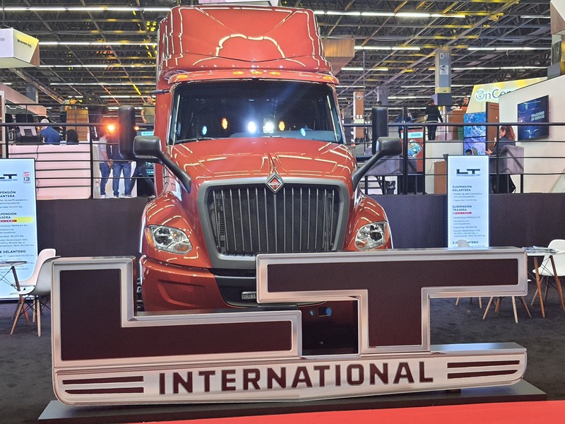 Ventas de vehículos pesados caen 51.8% al mayoreo