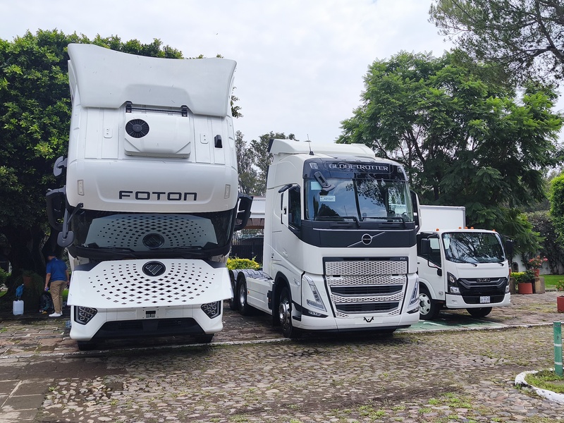 Fabricantes de camiones mexicanos bajo presión por 25% de arancel de EE.UU.