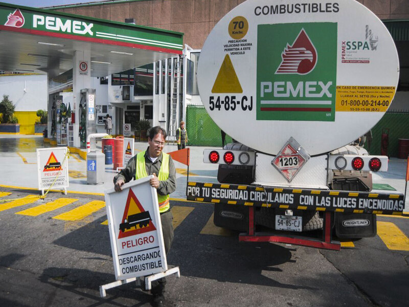 Pemex enfrenta crisis logística por falta de autotanques disponibles