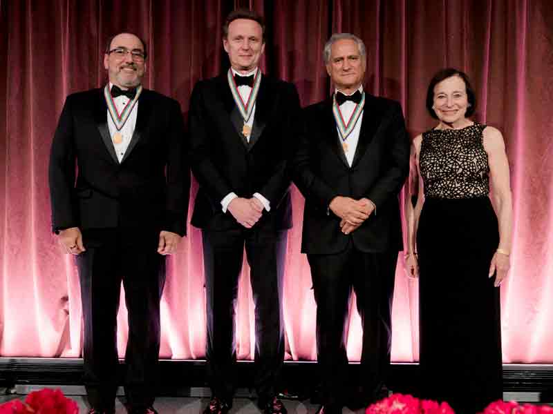 Alejandro Soberón recibe Medalla de Oro de Americas Society