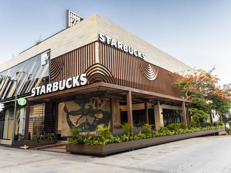 Inaugura Starbucks tienda en Playa del Carmen