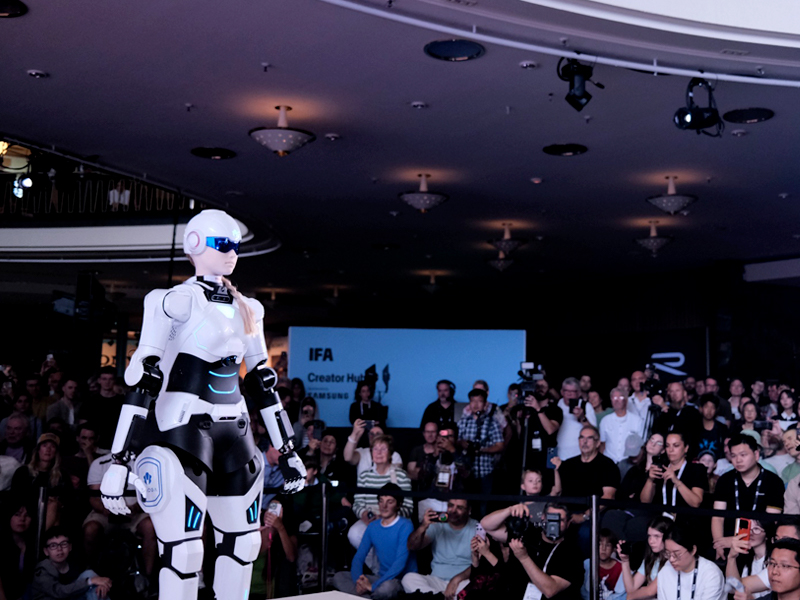 AiMOGA presenta robots de seguridad y salud en IFA 2026