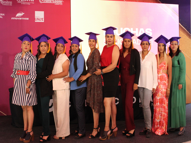 ¡A Rodar! Celebran a nuevas conductoras del transporte de carga