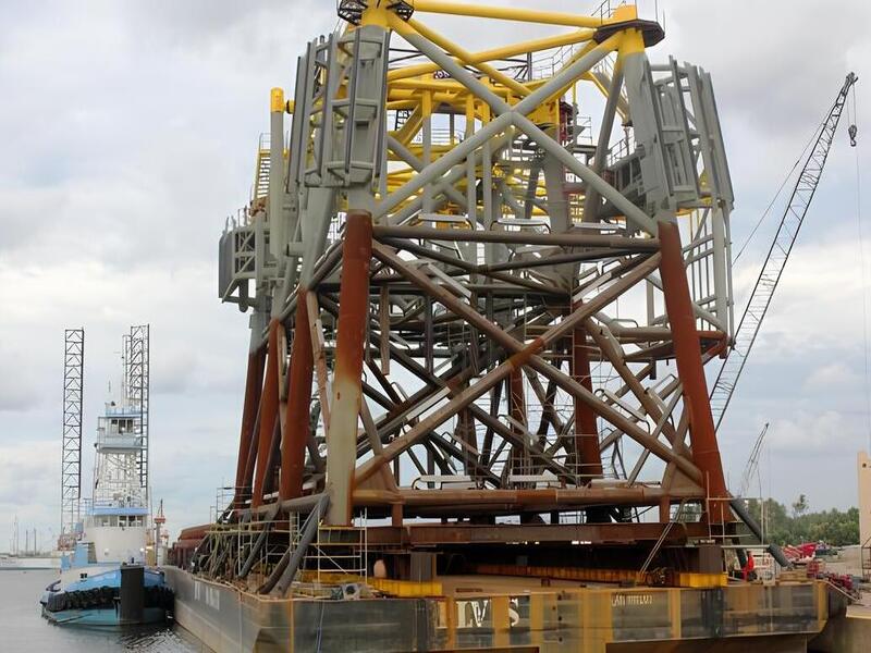 Movimiento de petróleo y derivados en puertos cae 14% en nueve meses